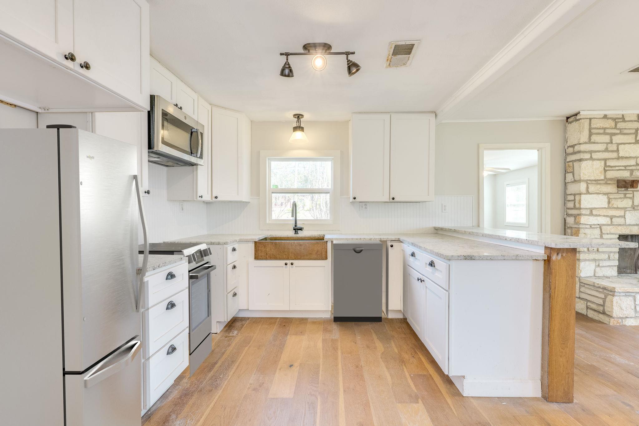 318 S Avenue C, Elgin, TX 78621