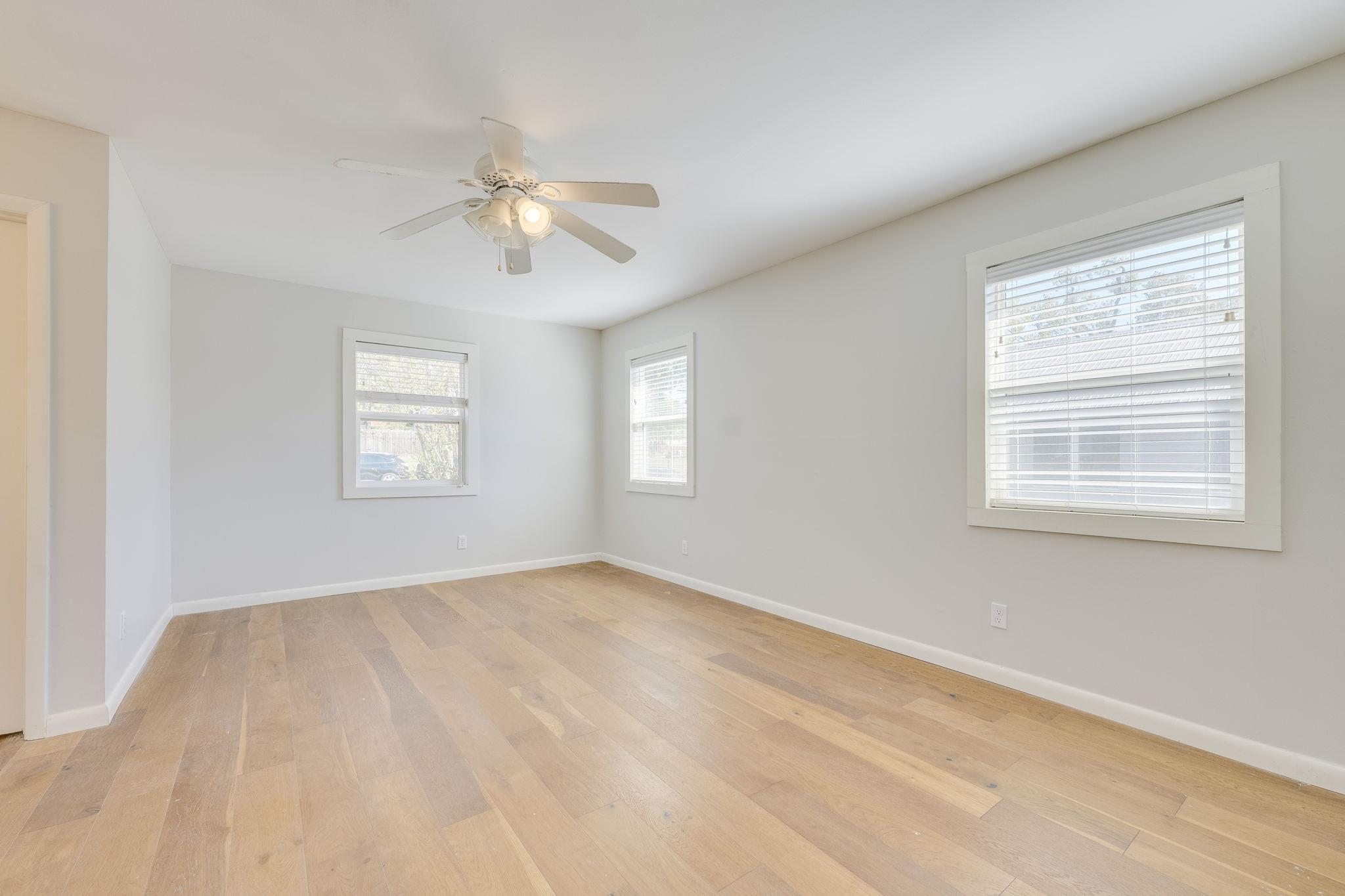 318 S Avenue C, Elgin, TX 78621