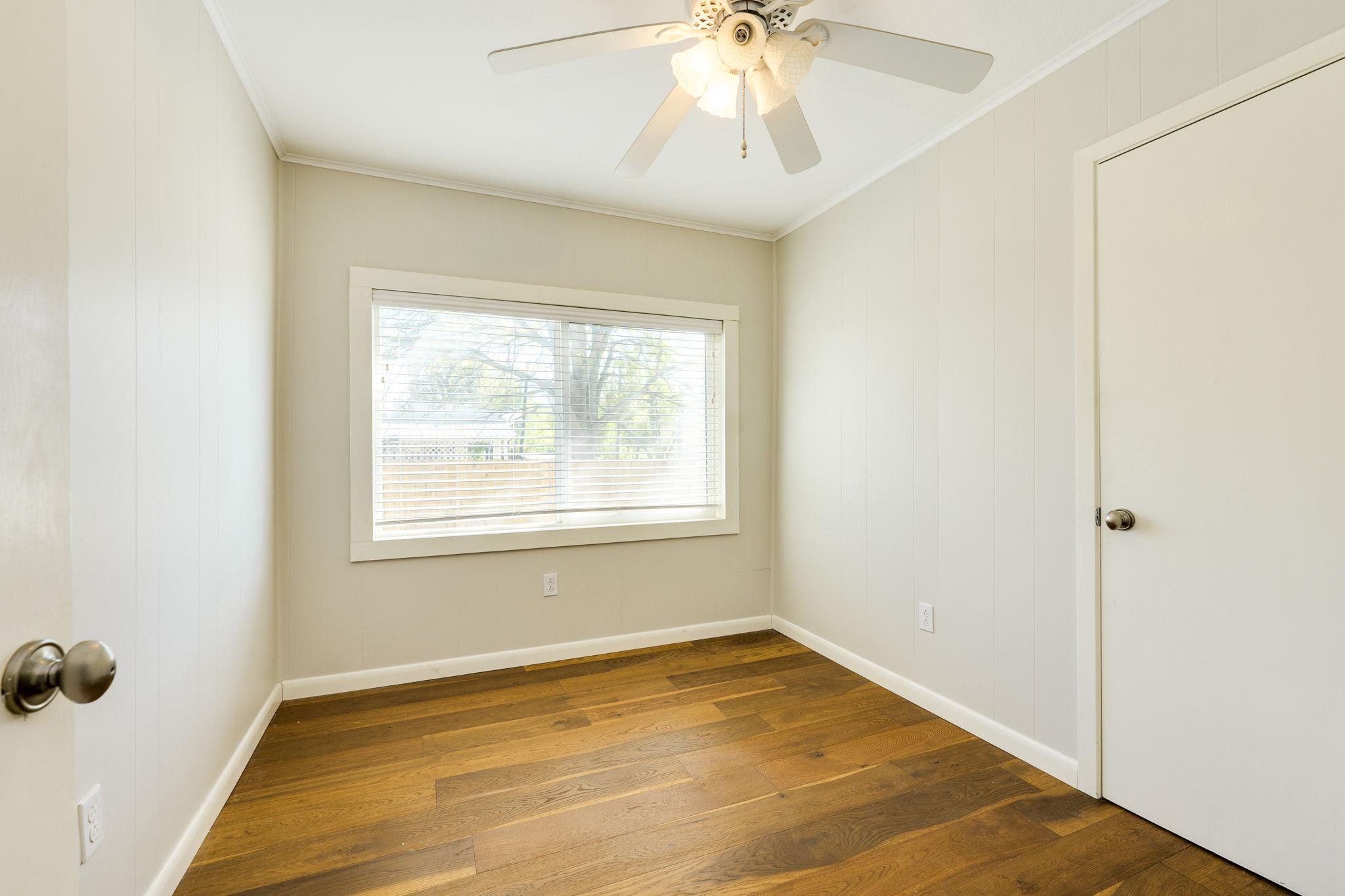 318 S Avenue C, Elgin, TX 78621