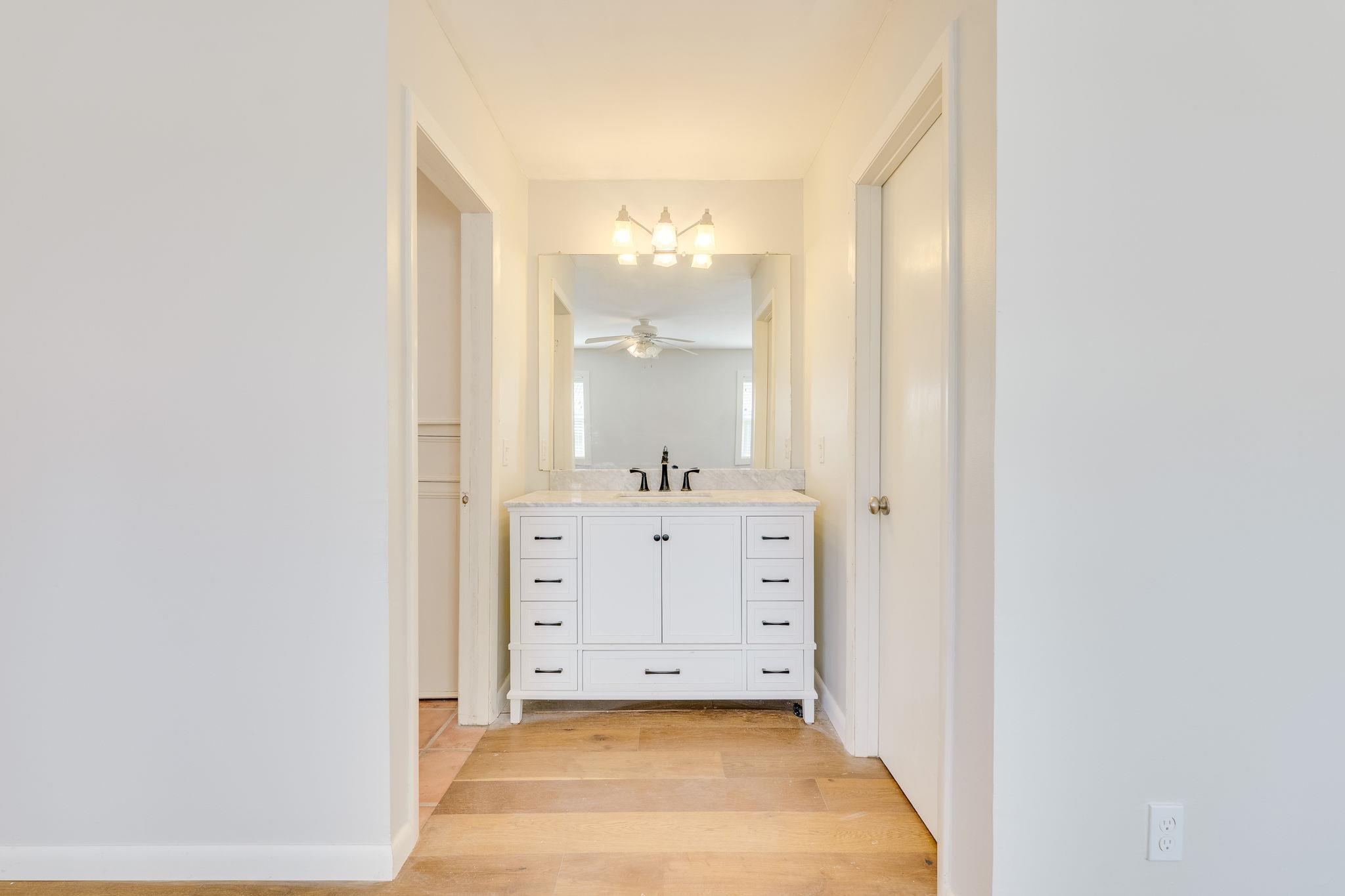 318 S Avenue C, Elgin, TX 78621