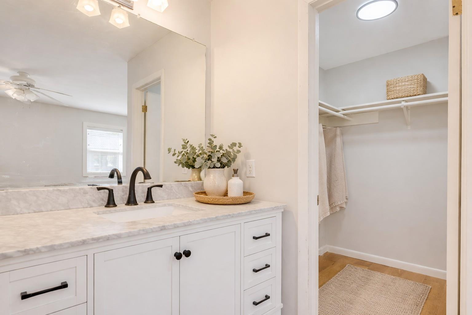 318 S Avenue C, Elgin, TX 78621