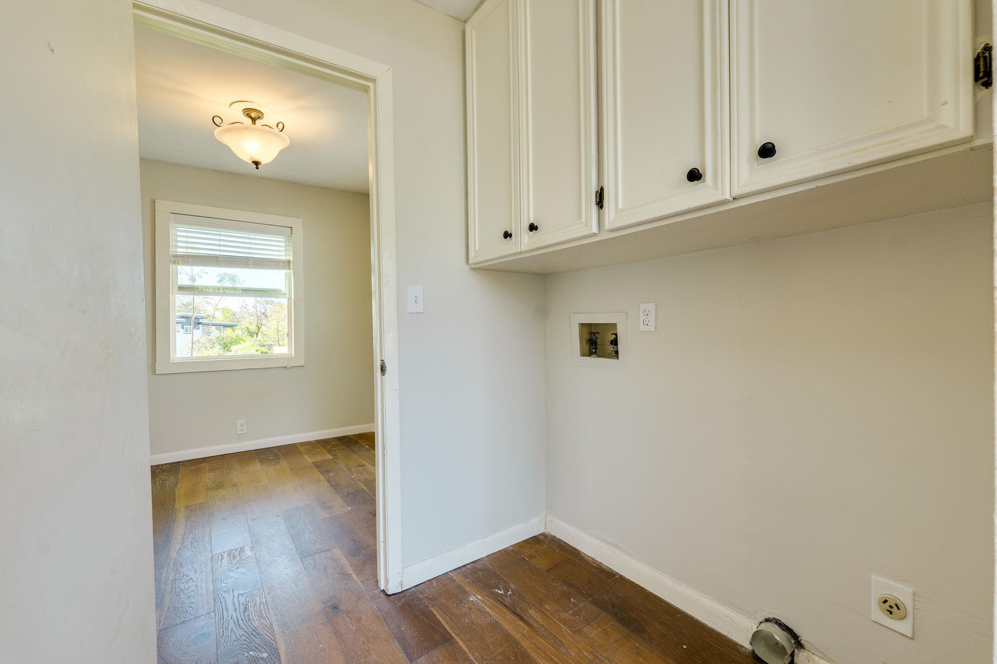 318 S Avenue C, Elgin, TX 78621