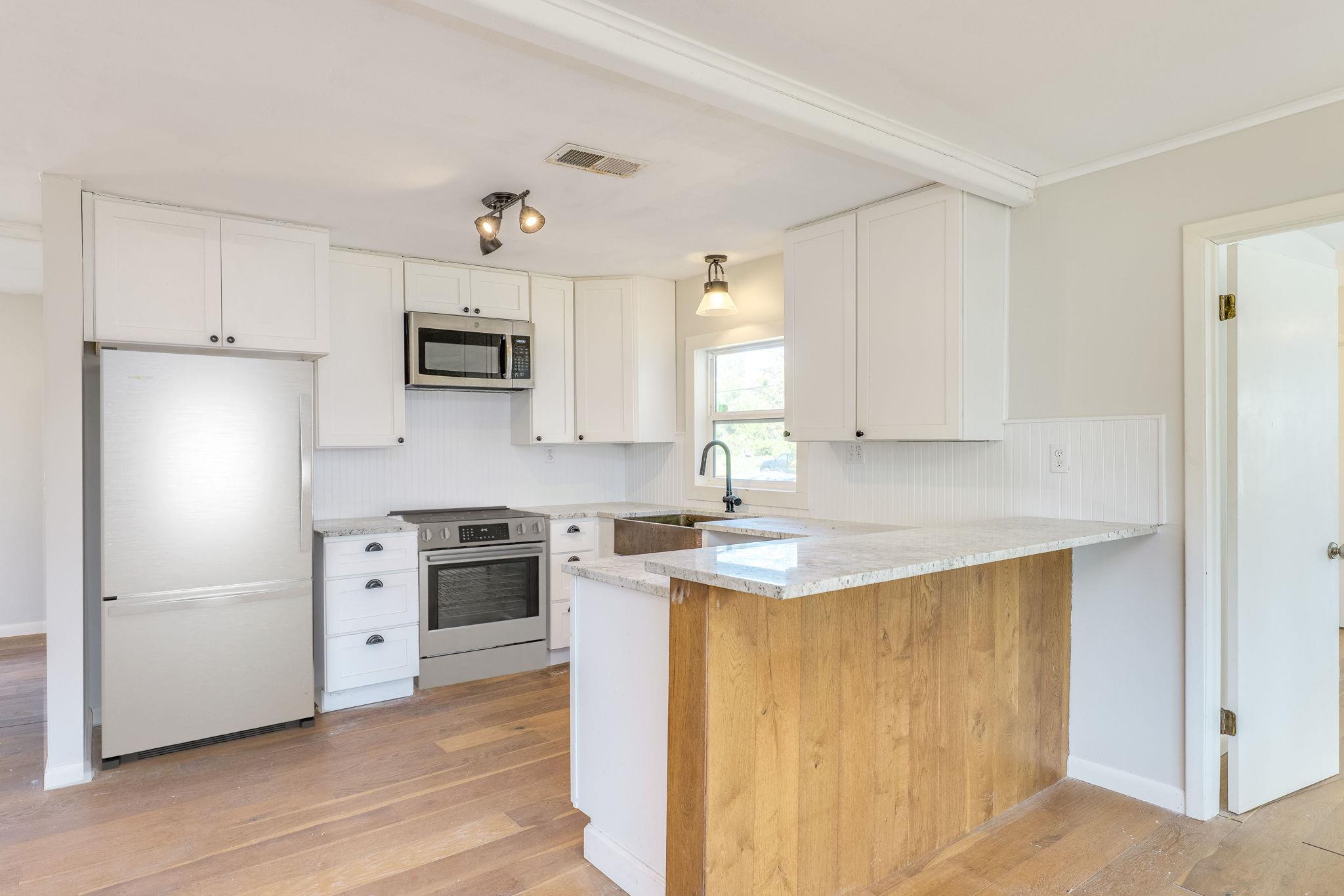 318 S Avenue C, Elgin, TX 78621