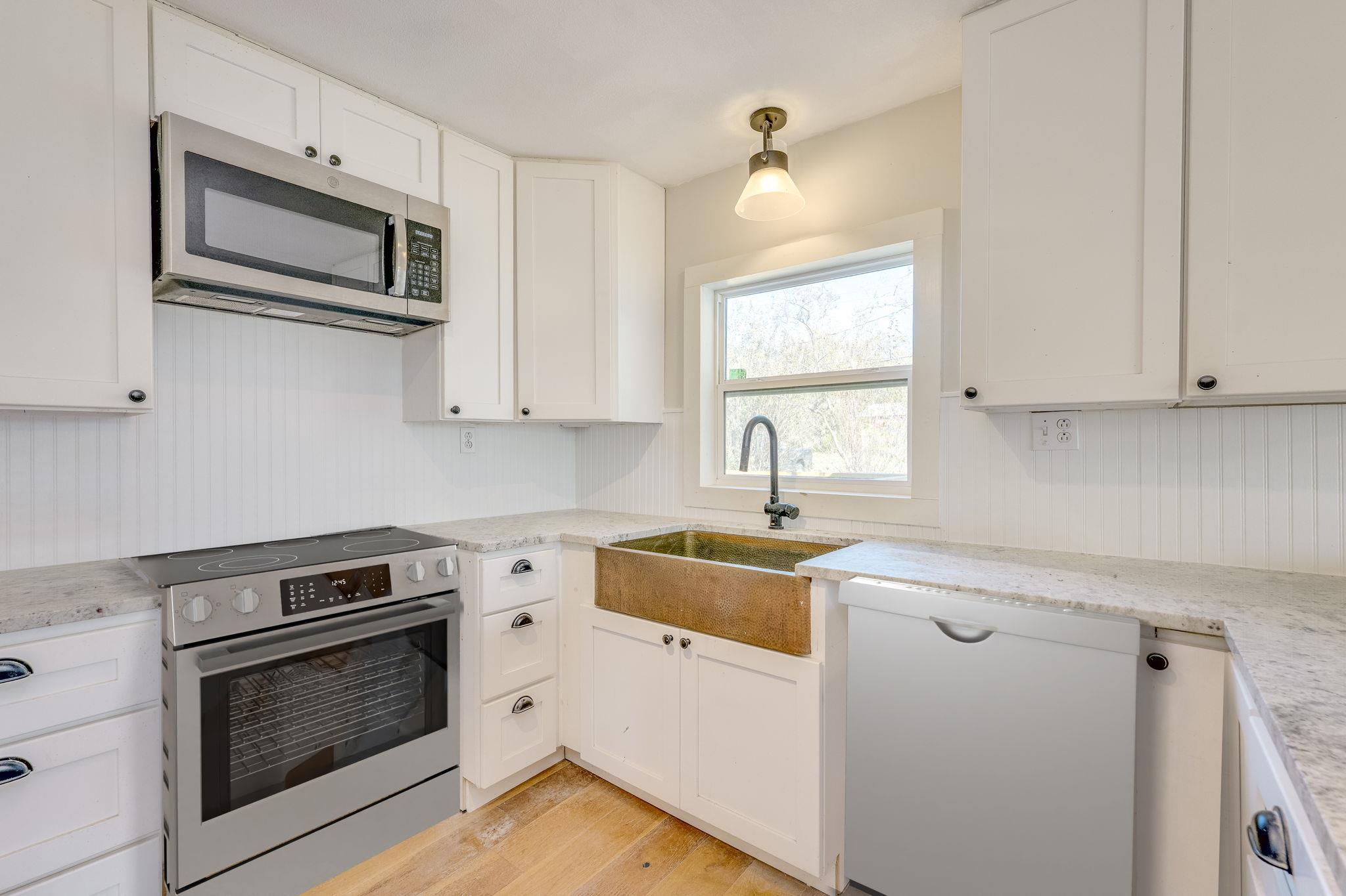 318 S Avenue C, Elgin, TX 78621