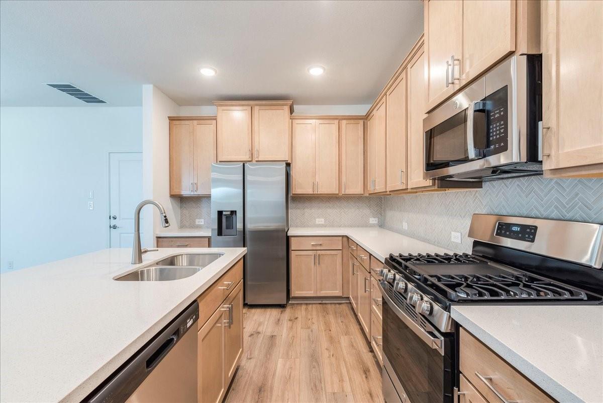 108 Makinaw Rd, Hutto, TX 78634