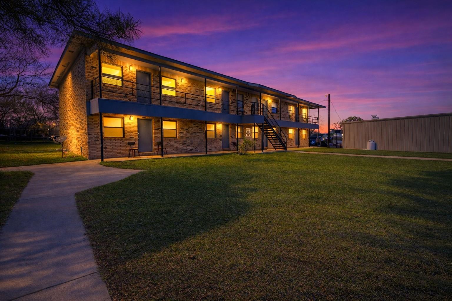 1706 W Cameron Ave, Rockdale, TX 76567