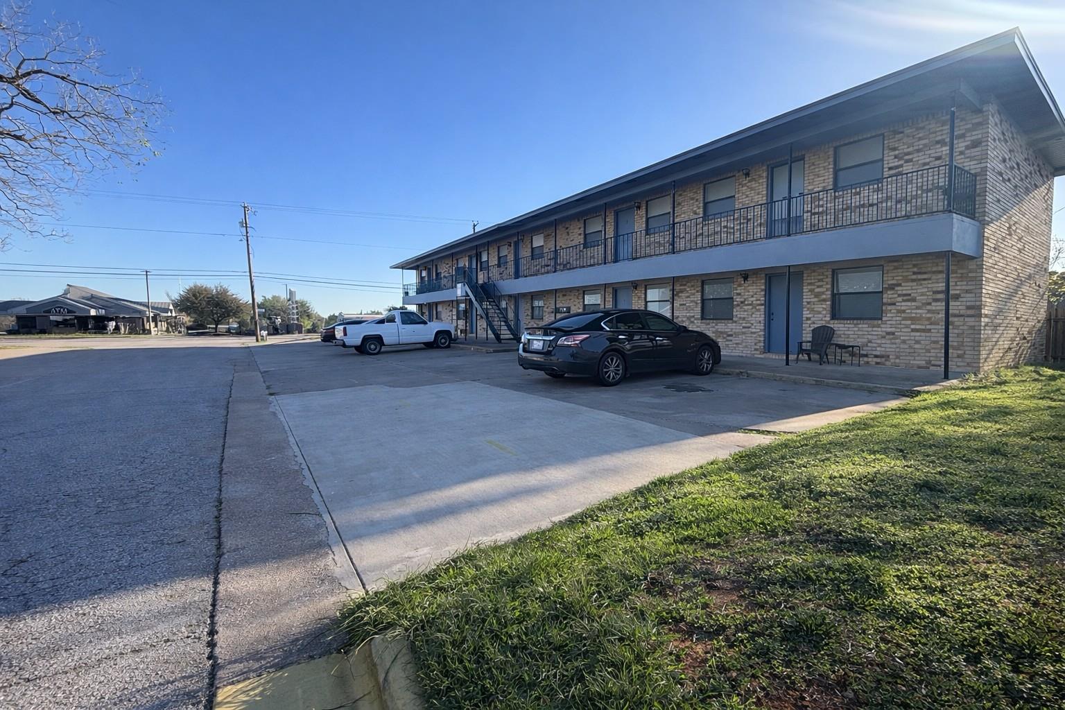 1706 W Cameron Ave, Rockdale, TX 76567