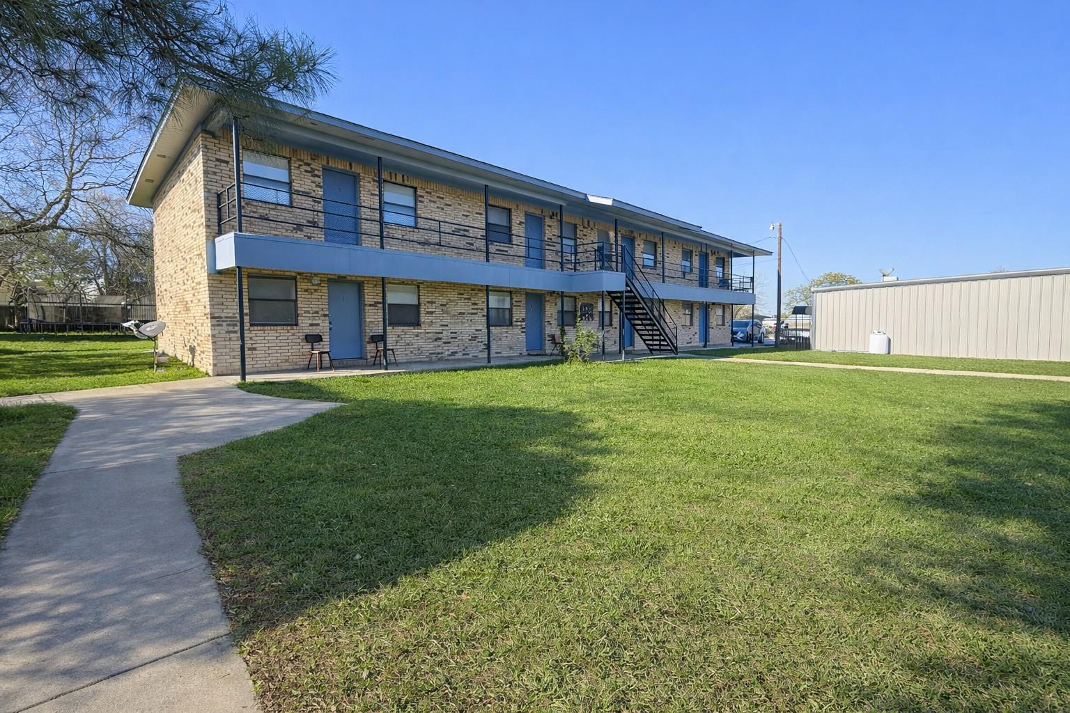 1706 W Cameron Ave, Rockdale, TX 76567