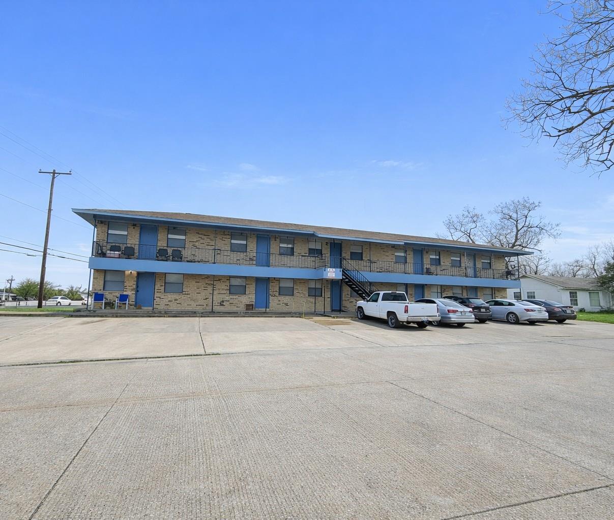 1706 W Cameron Ave, Rockdale, TX 76567