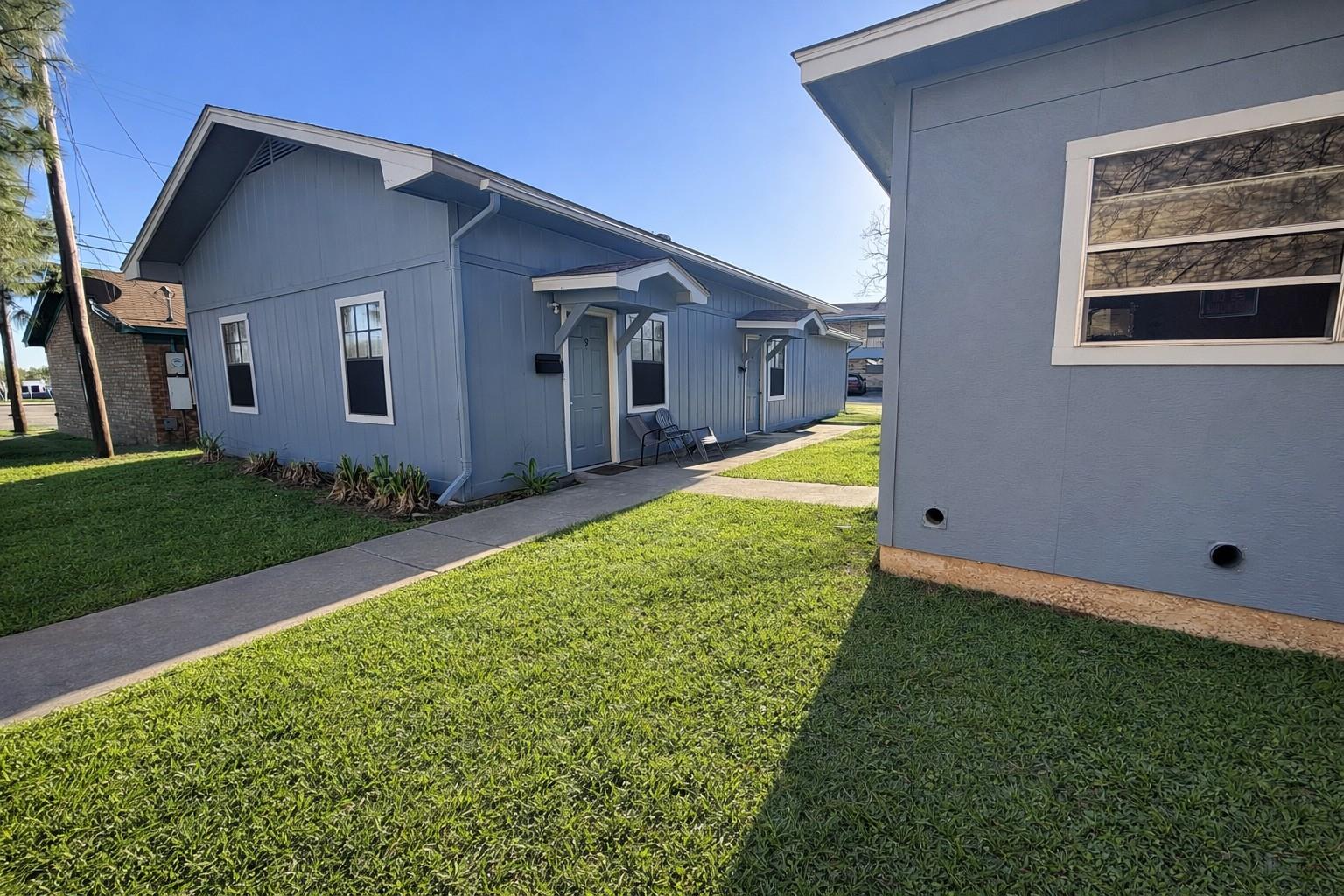 1706 W Cameron Ave, Rockdale, TX 76567