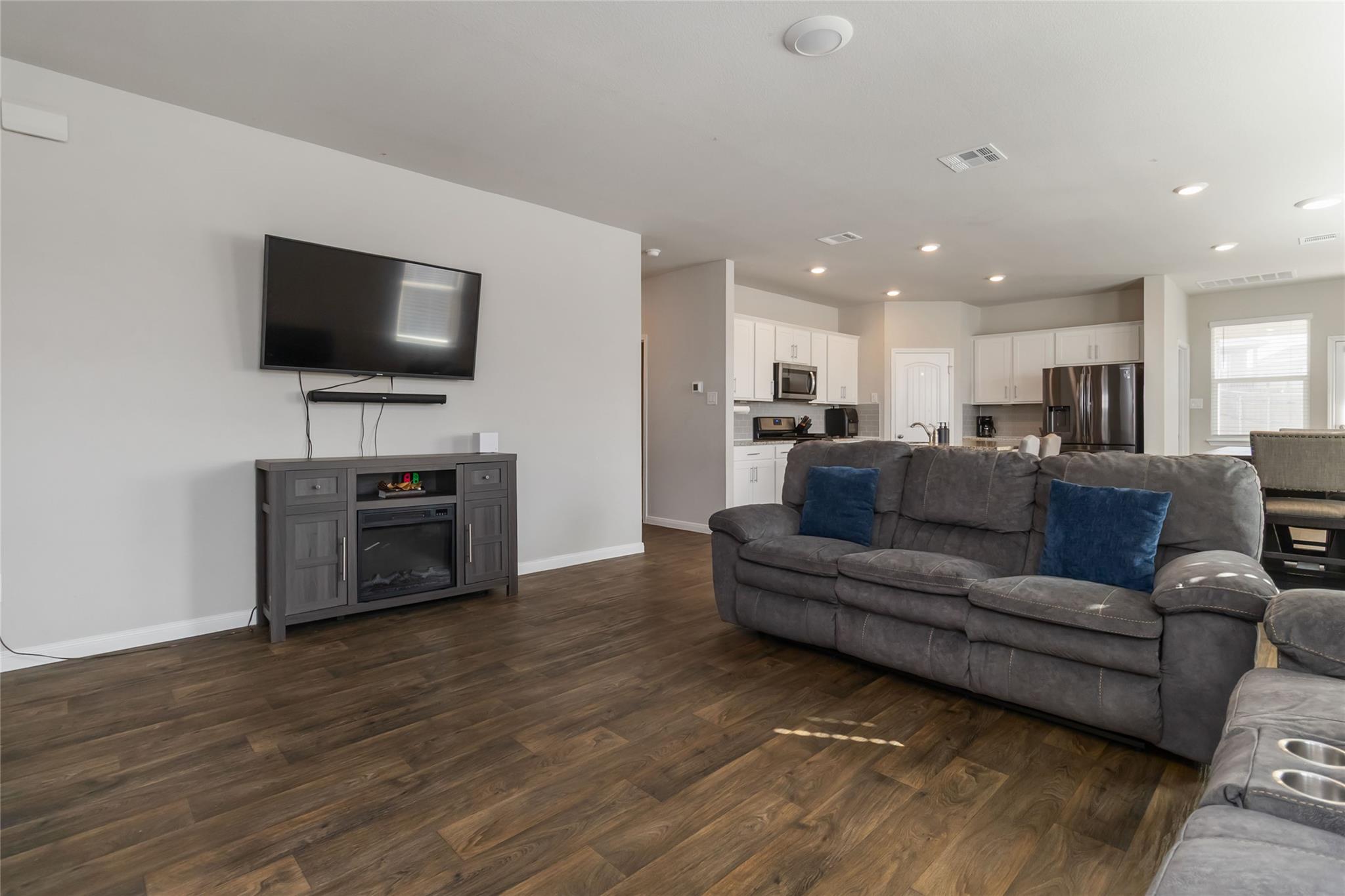 104 Sky Meadows Cir, San Marcos, TX 78666