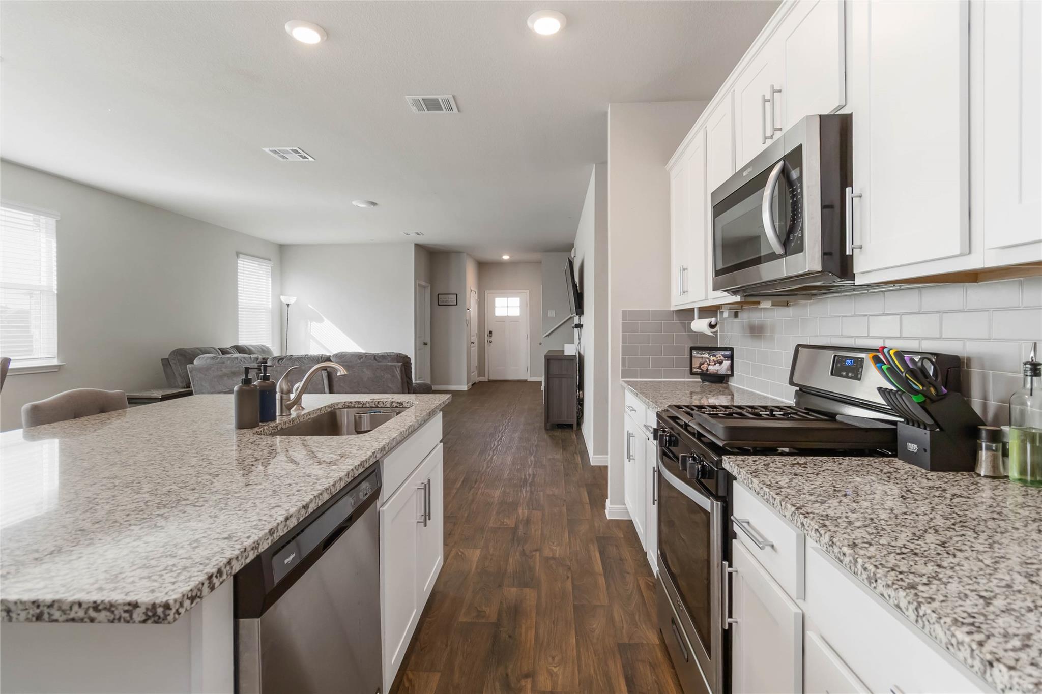 104 Sky Meadows Cir, San Marcos, TX 78666