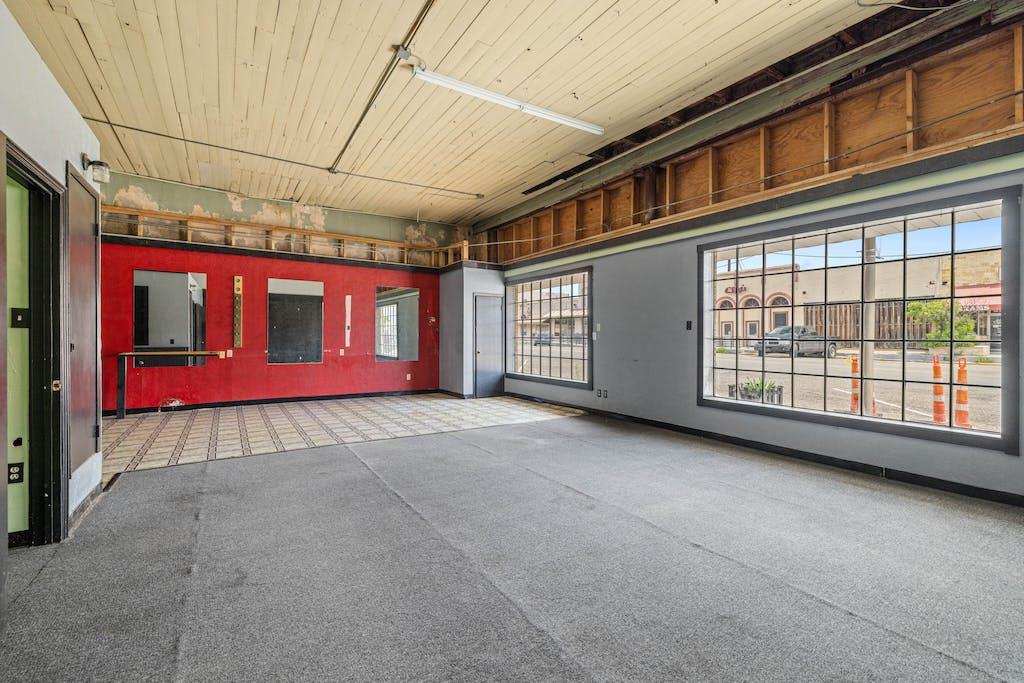 106 W Cameron Ave, Rockdale, TX 76567