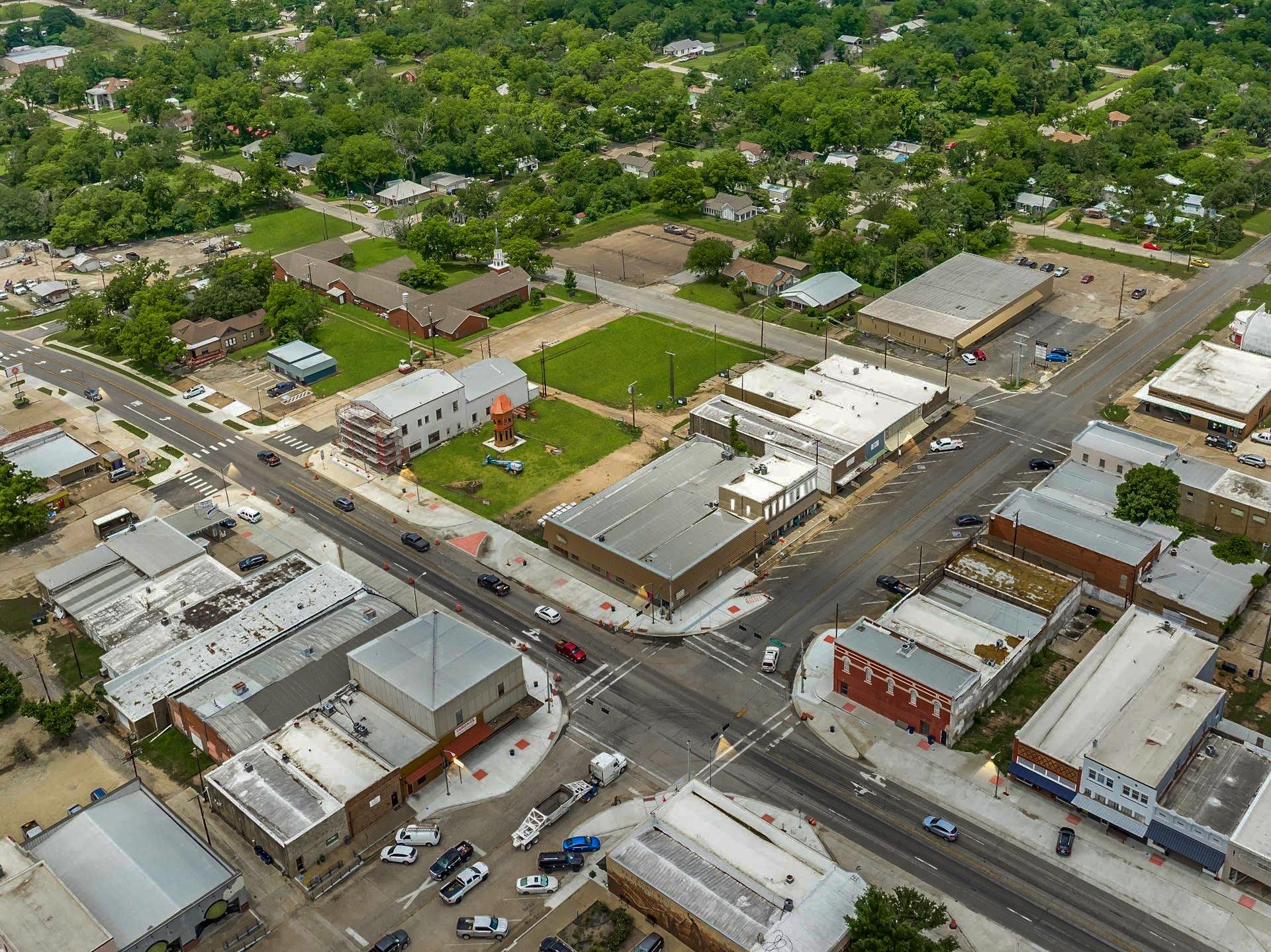 106 W Cameron Ave, Rockdale, TX 76567