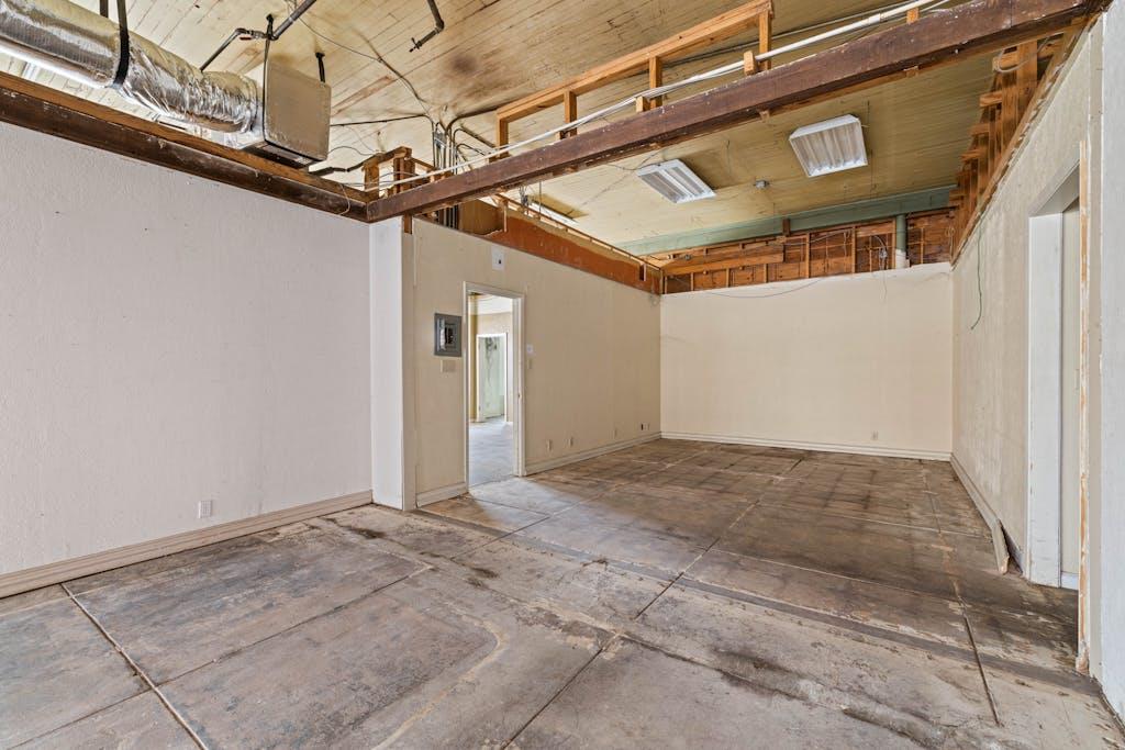 106 W Cameron Ave, Rockdale, TX 76567