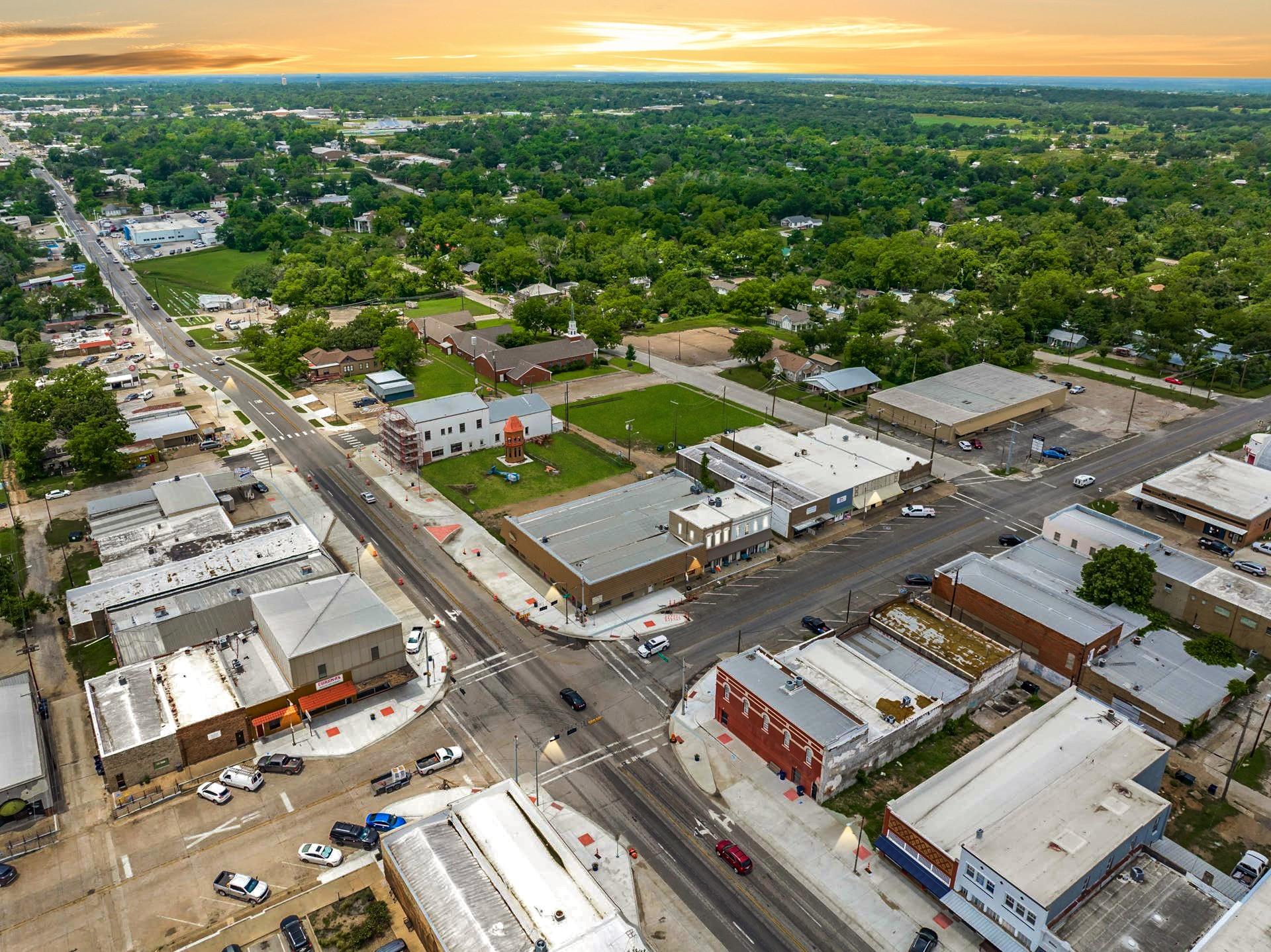 106 W Cameron Ave, Rockdale, TX 76567