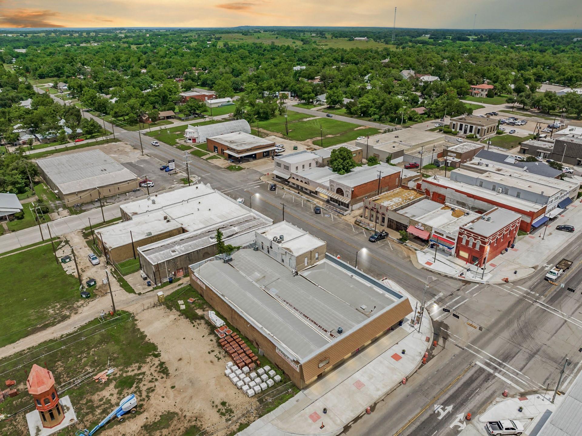 106 W Cameron Ave, Rockdale, TX 76567