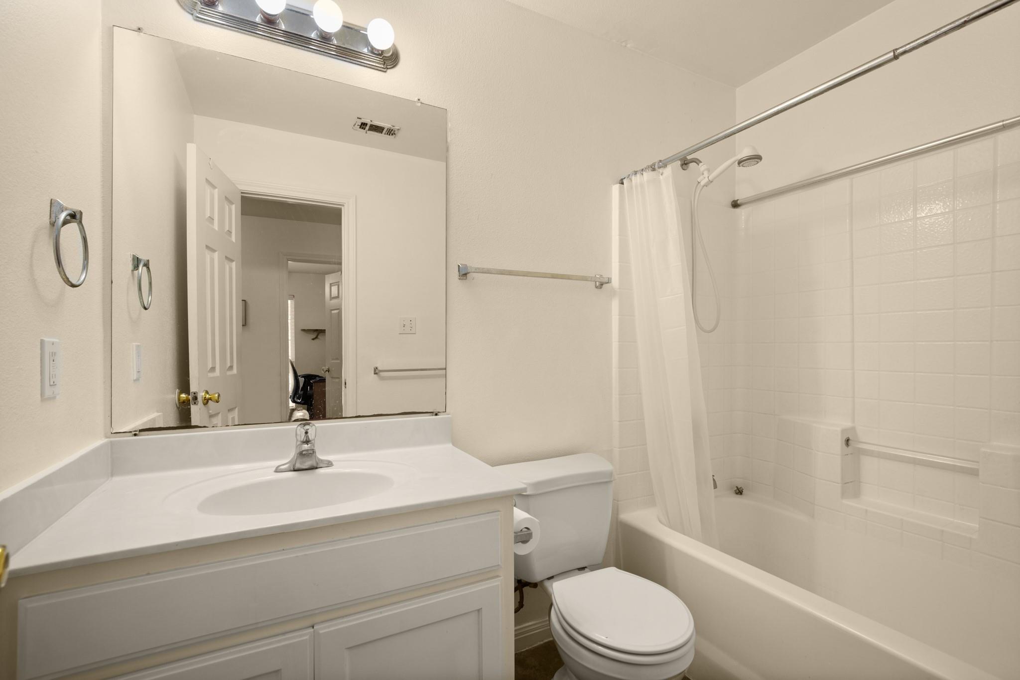 200 Blanket Flower Dr, Bastrop, TX 78602