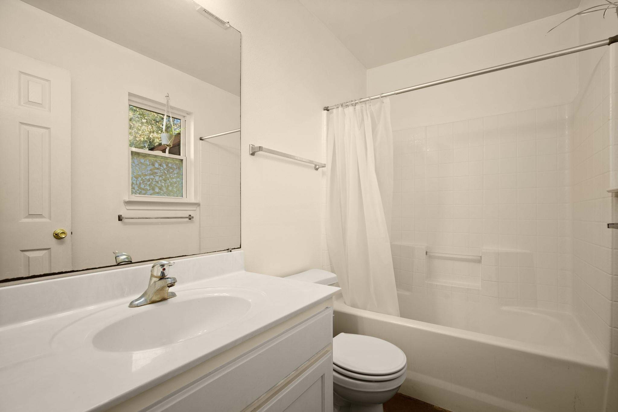 200 Blanket Flower Dr, Bastrop, TX 78602