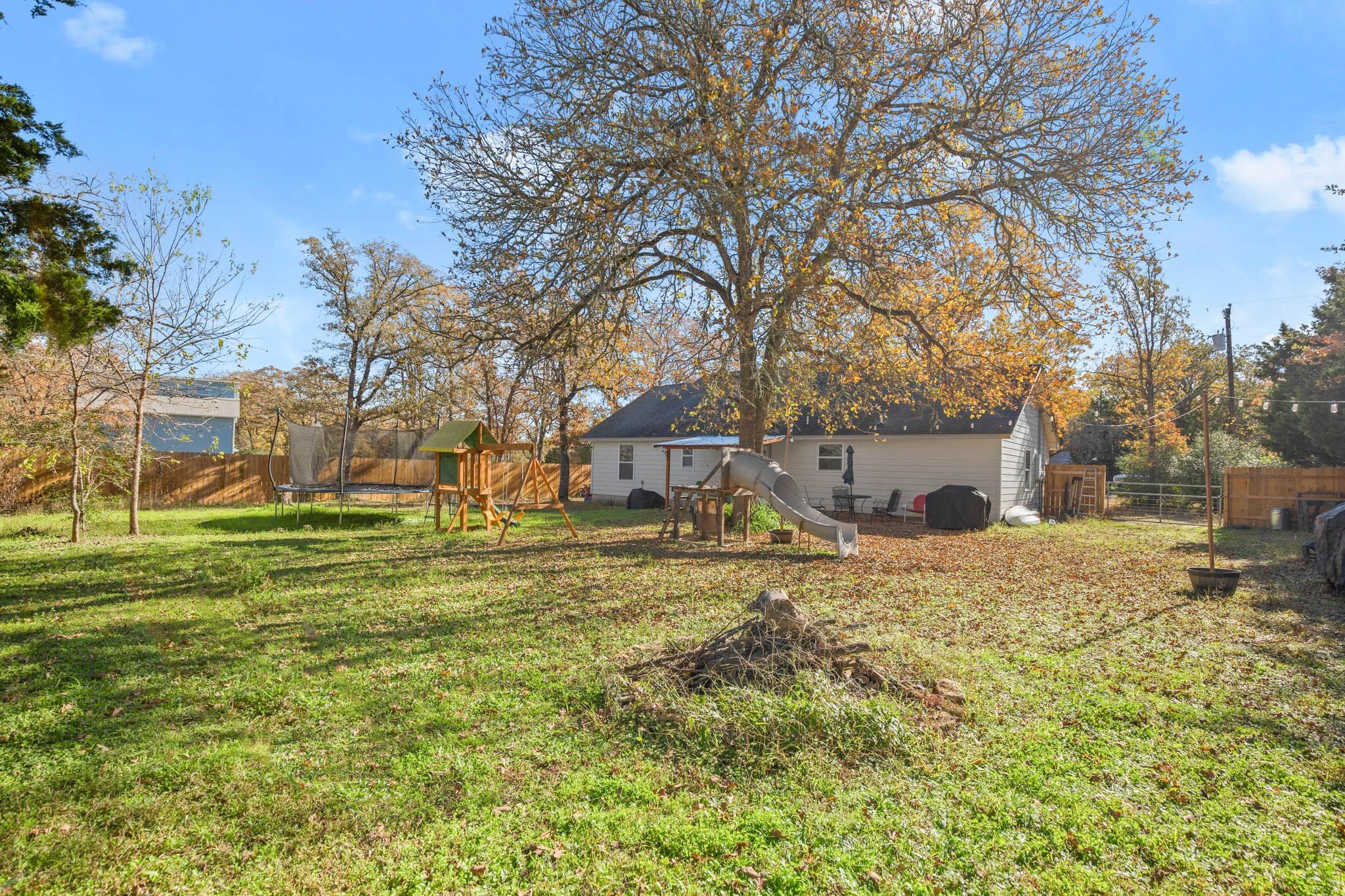 200 Blanket Flower Dr, Bastrop, TX 78602