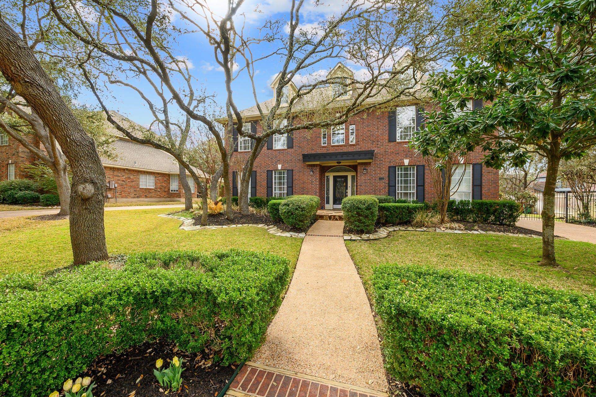 5823 Van Winkle Ln, Austin, TX 78739