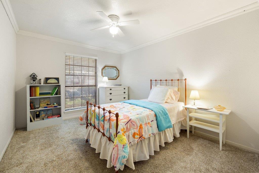 307 Cherrywood Cir, Taylor, TX 76574