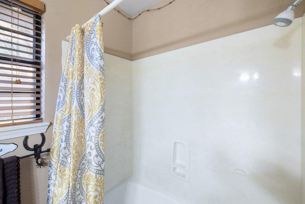 307 Cherrywood Cir, Taylor, TX 76574