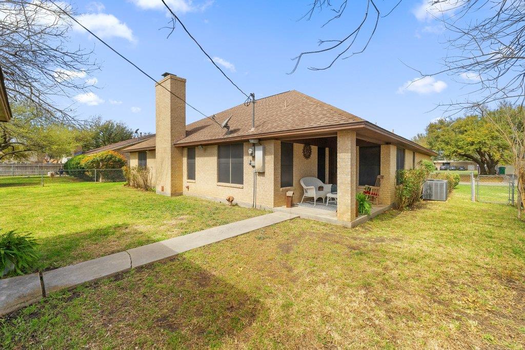 307 Cherrywood Cir, Taylor, TX 76574