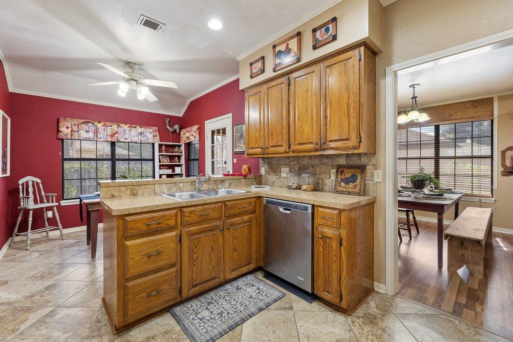 307 Cherrywood Cir, Taylor, TX 76574