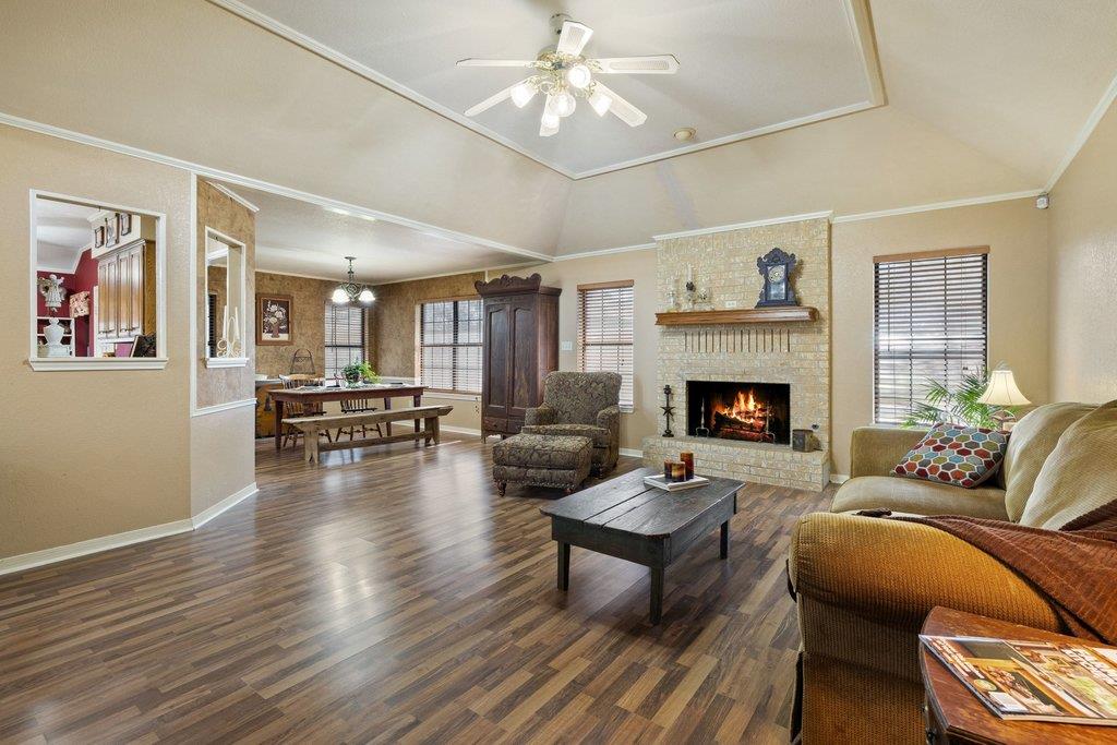 307 Cherrywood Cir, Taylor, TX 76574