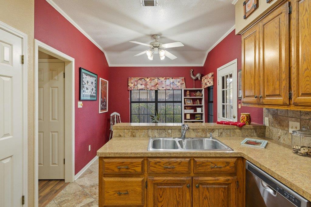 307 Cherrywood Cir, Taylor, TX 76574