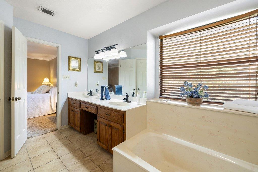 307 Cherrywood Cir, Taylor, TX 76574