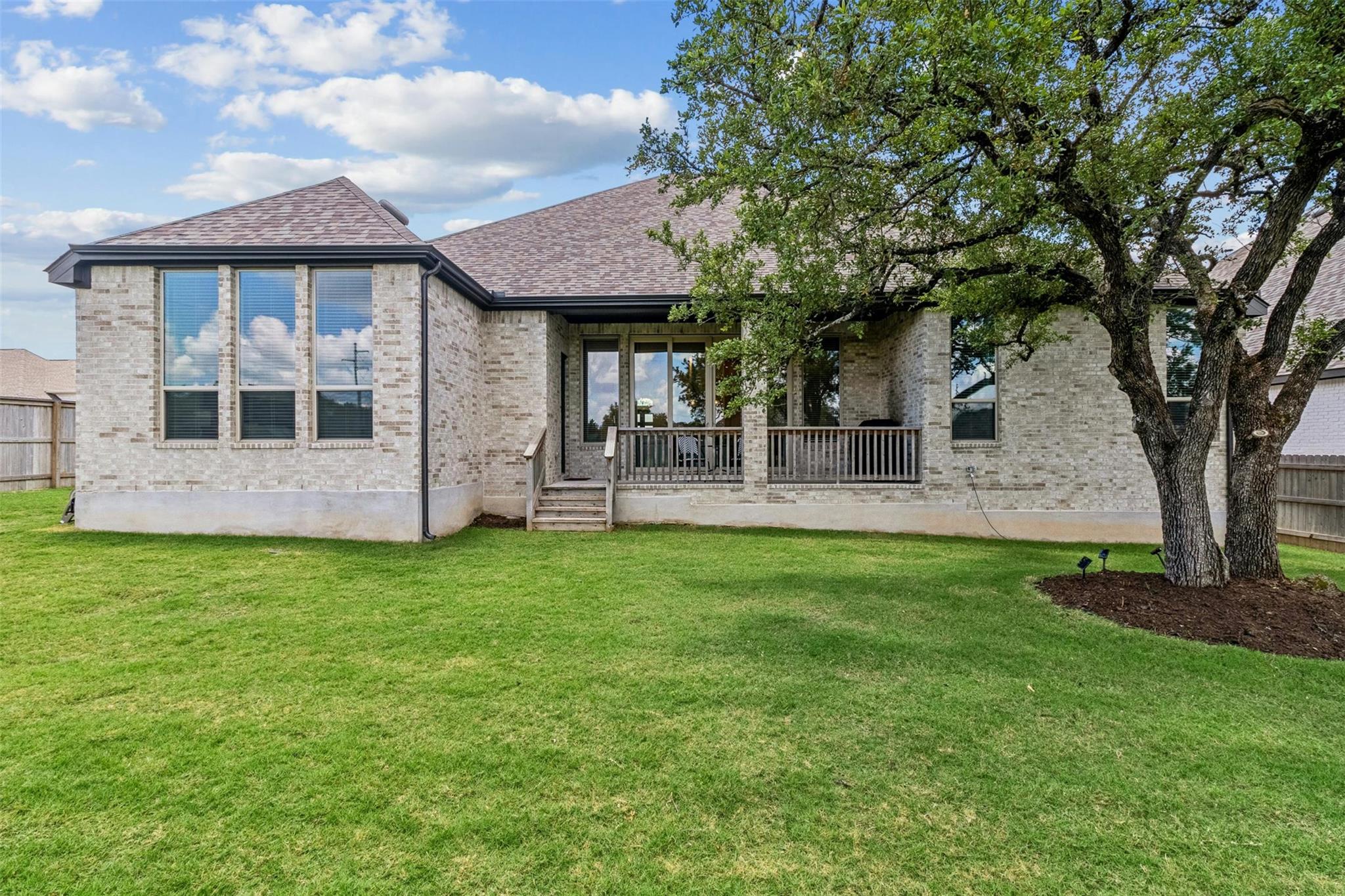 104 Rainbow Valley Trl, San Marcos, TX 78666