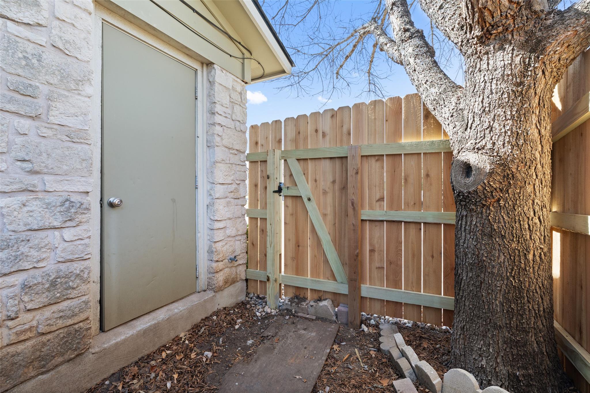 2203 Creekside Ln, Georgetown, TX 78626