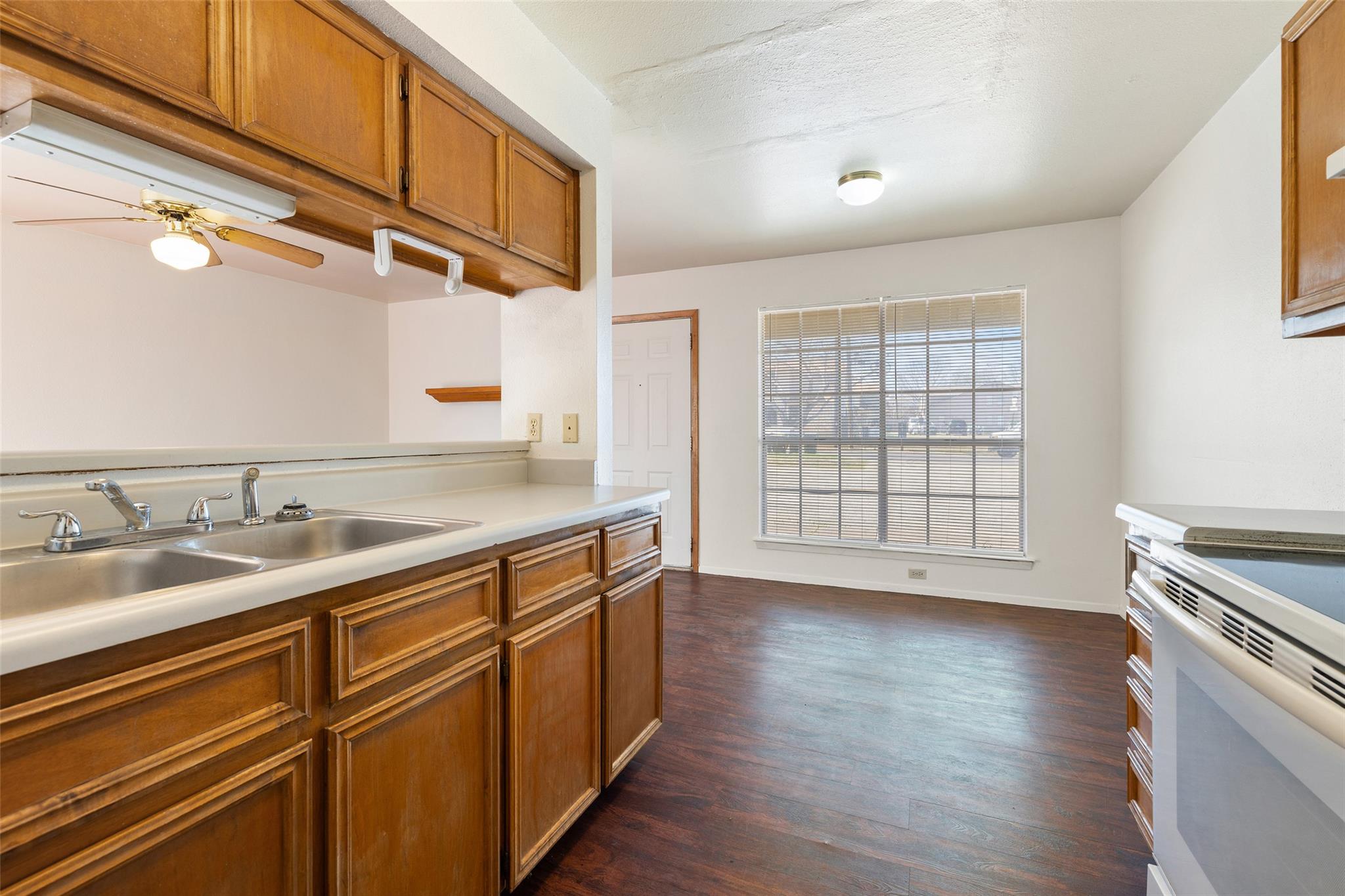 2203 Creekside Ln, Georgetown, TX 78626