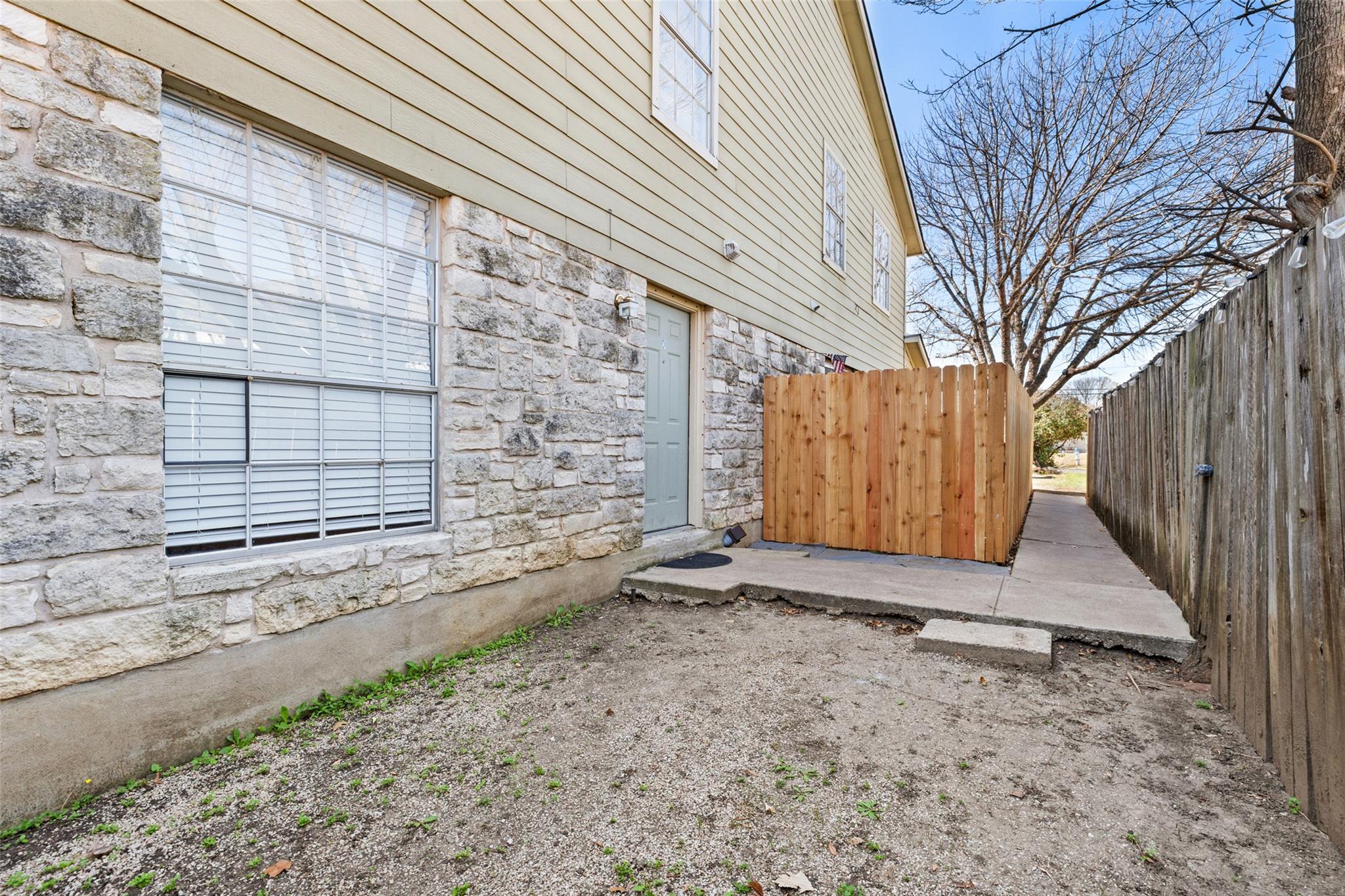 2203 Creekside Ln, Georgetown, TX 78626