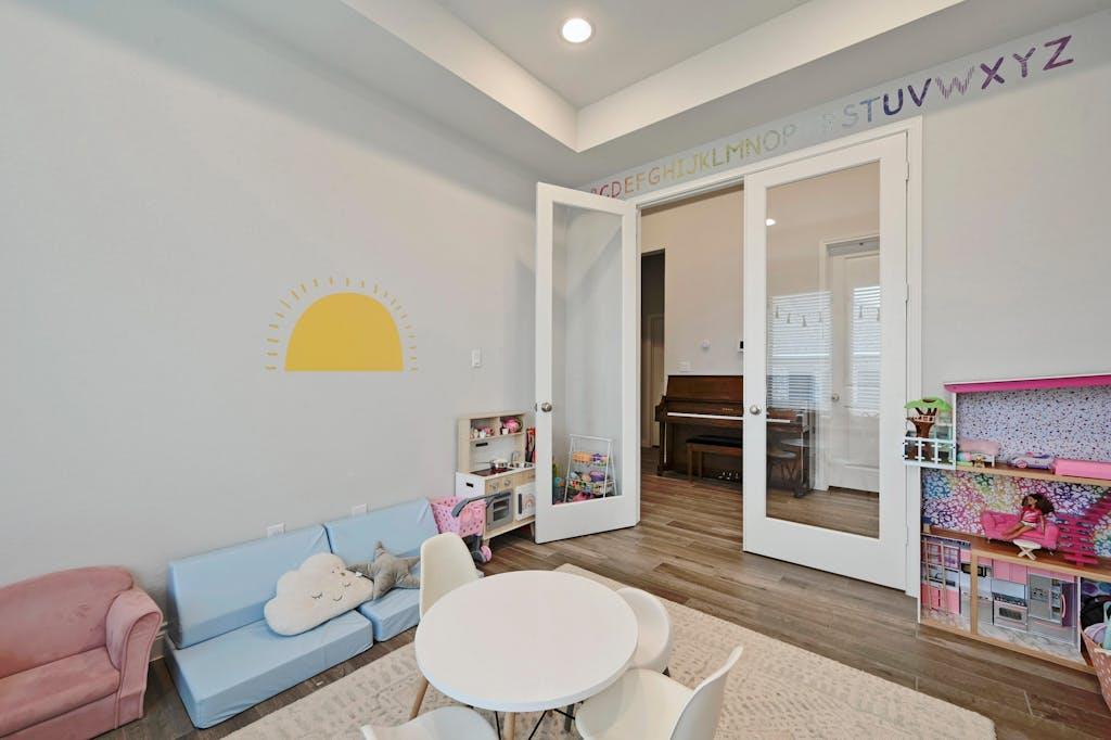 132 Cyrus Milton Dr, Buda, TX 78610