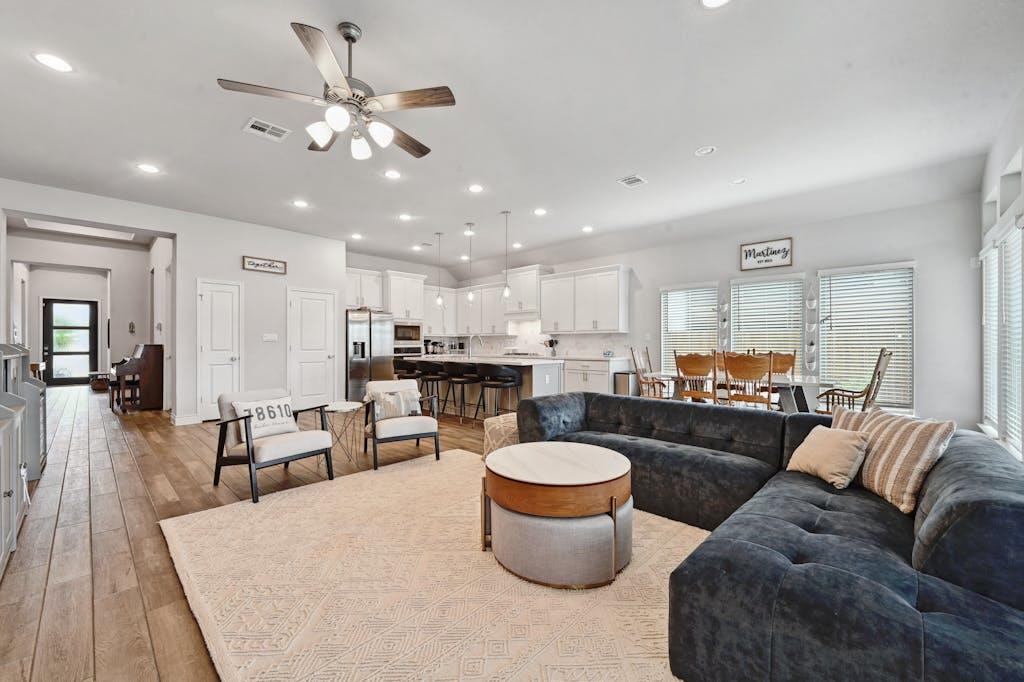 132 Cyrus Milton Dr, Buda, TX 78610