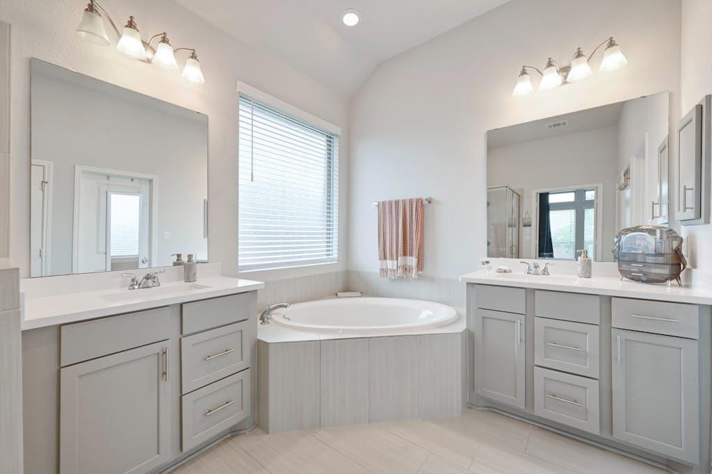 132 Cyrus Milton Dr, Buda, TX 78610