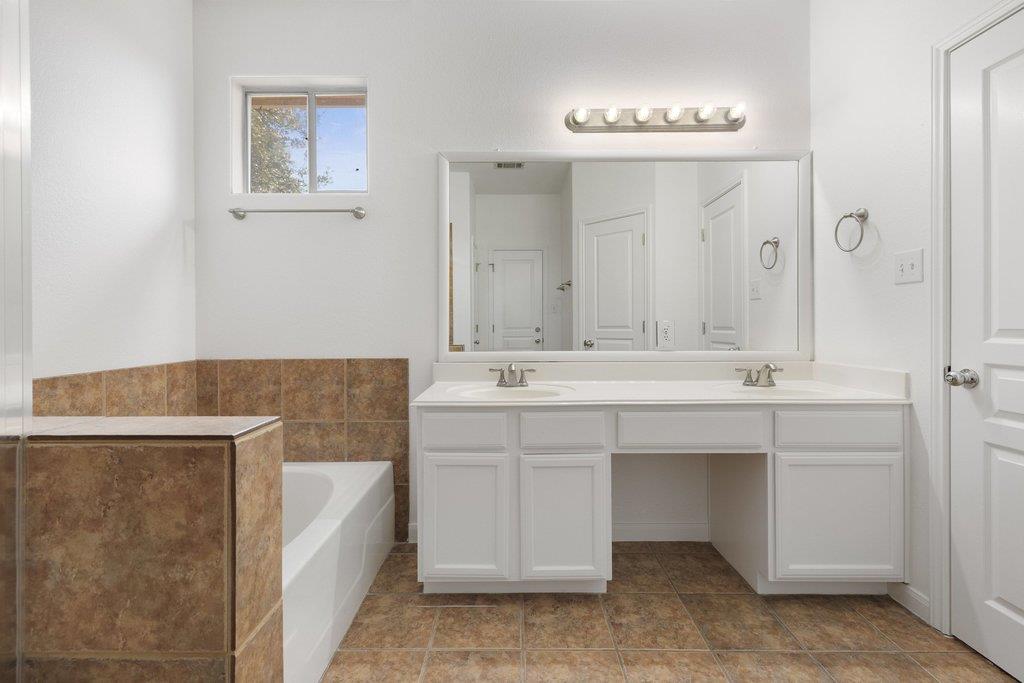 4620 W William Cannon Dr # 4, Austin, TX 78749