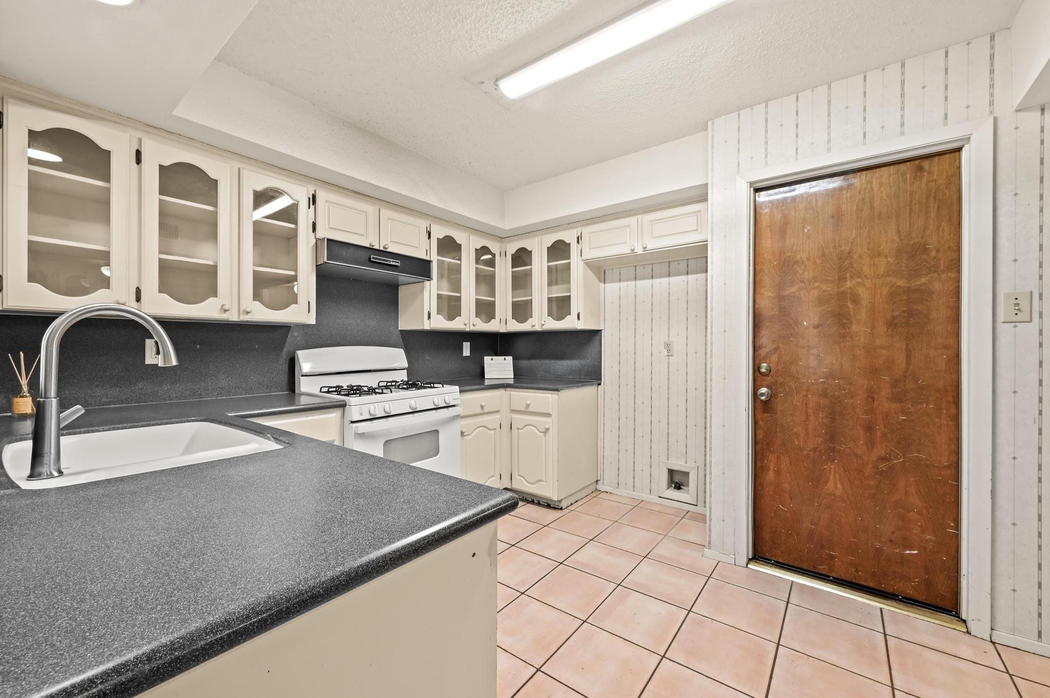 8504 Tallwood Dr, Austin, TX 78759