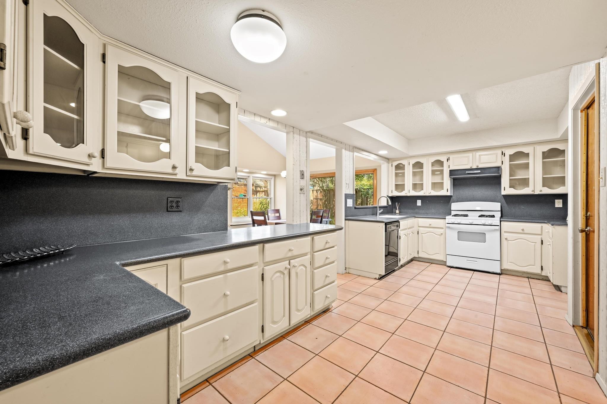 8504 Tallwood Dr, Austin, TX 78759