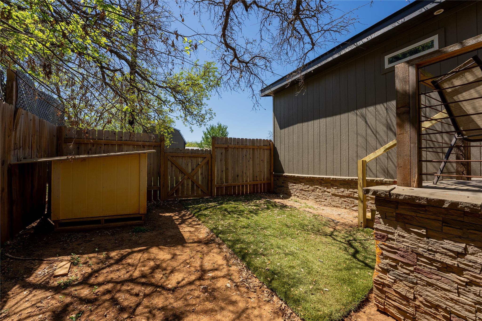 313 S Ave F Ave, Johnson City, TX 78636