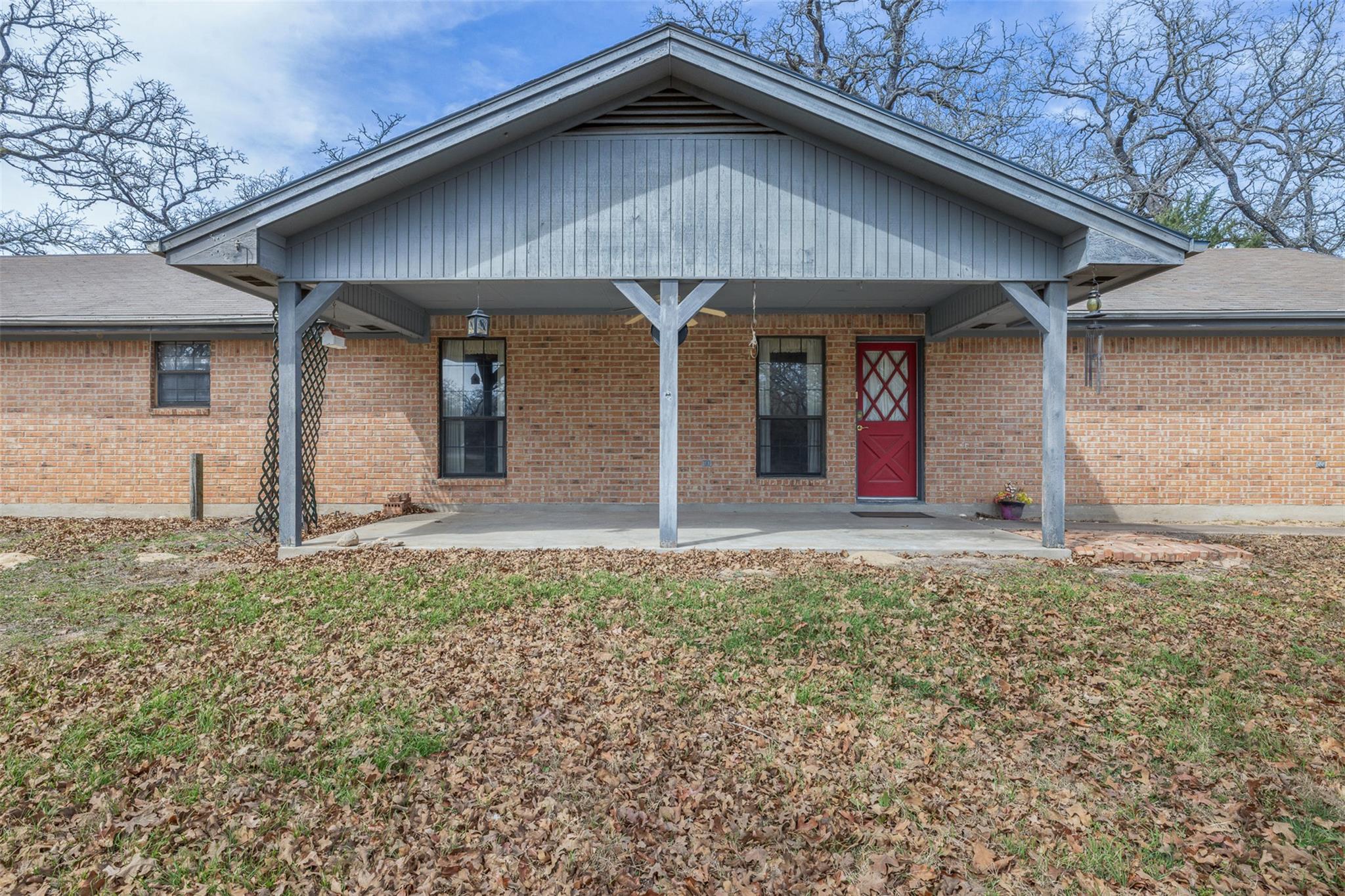 1196 Sherrill Ln, Lexington, TX 78947