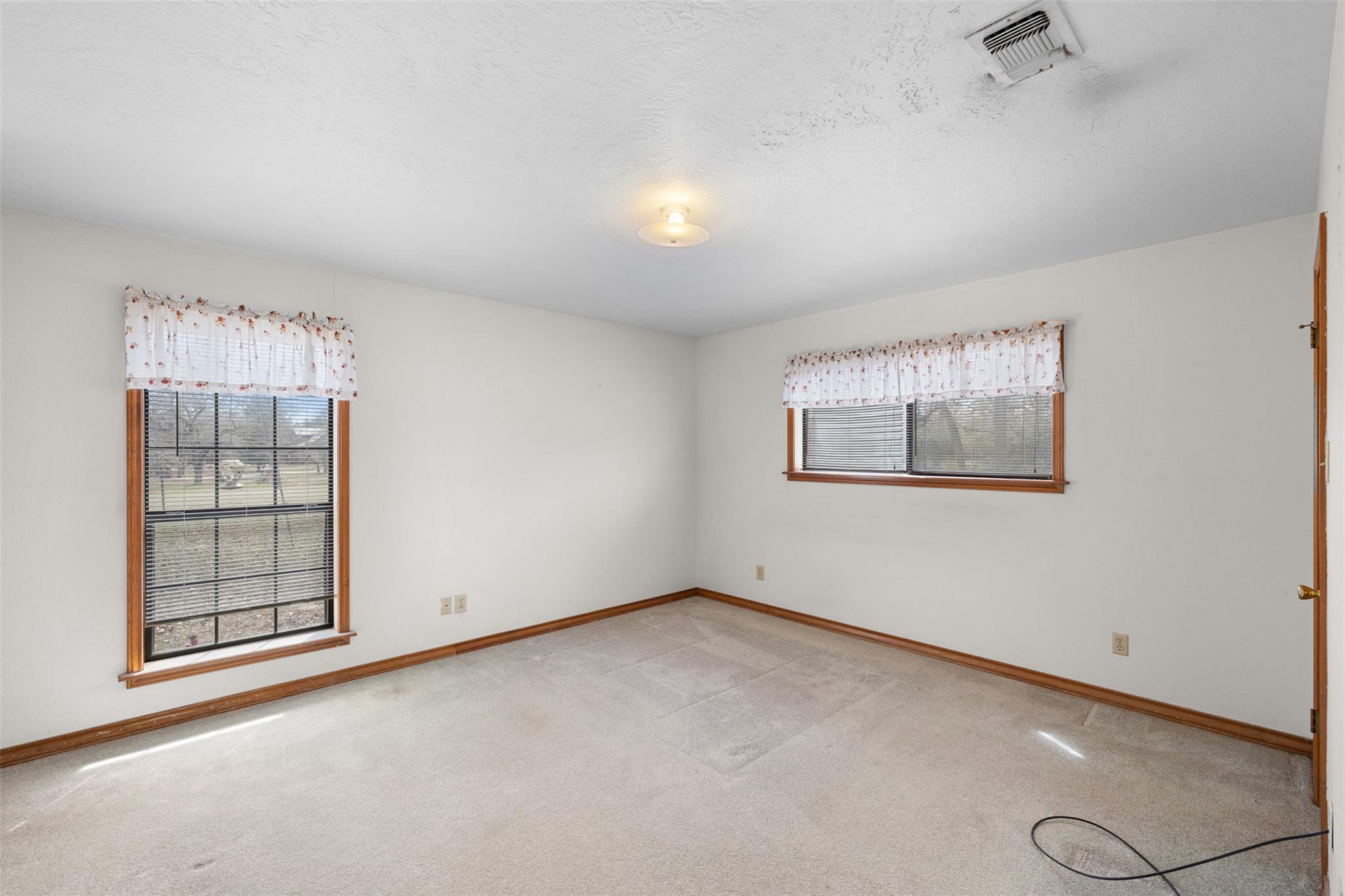 1196 Sherrill Ln, Lexington, TX 78947