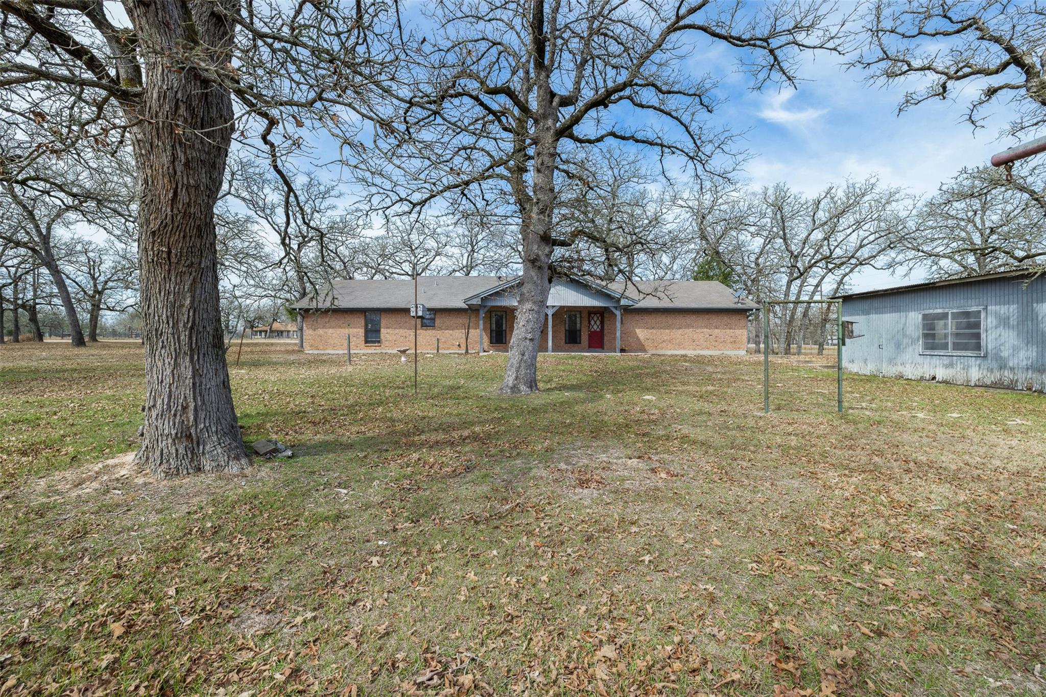 1196 Sherrill Ln, Lexington, TX 78947
