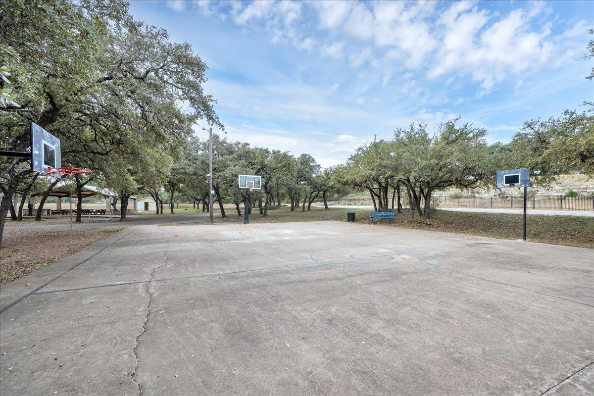 312 Alloway Dr, Spicewood, TX 78669