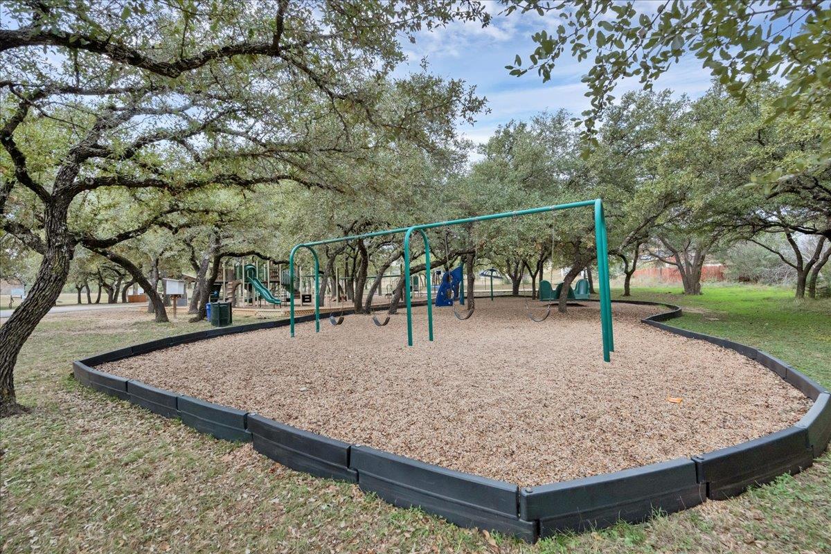 312 Alloway Dr, Spicewood, TX 78669