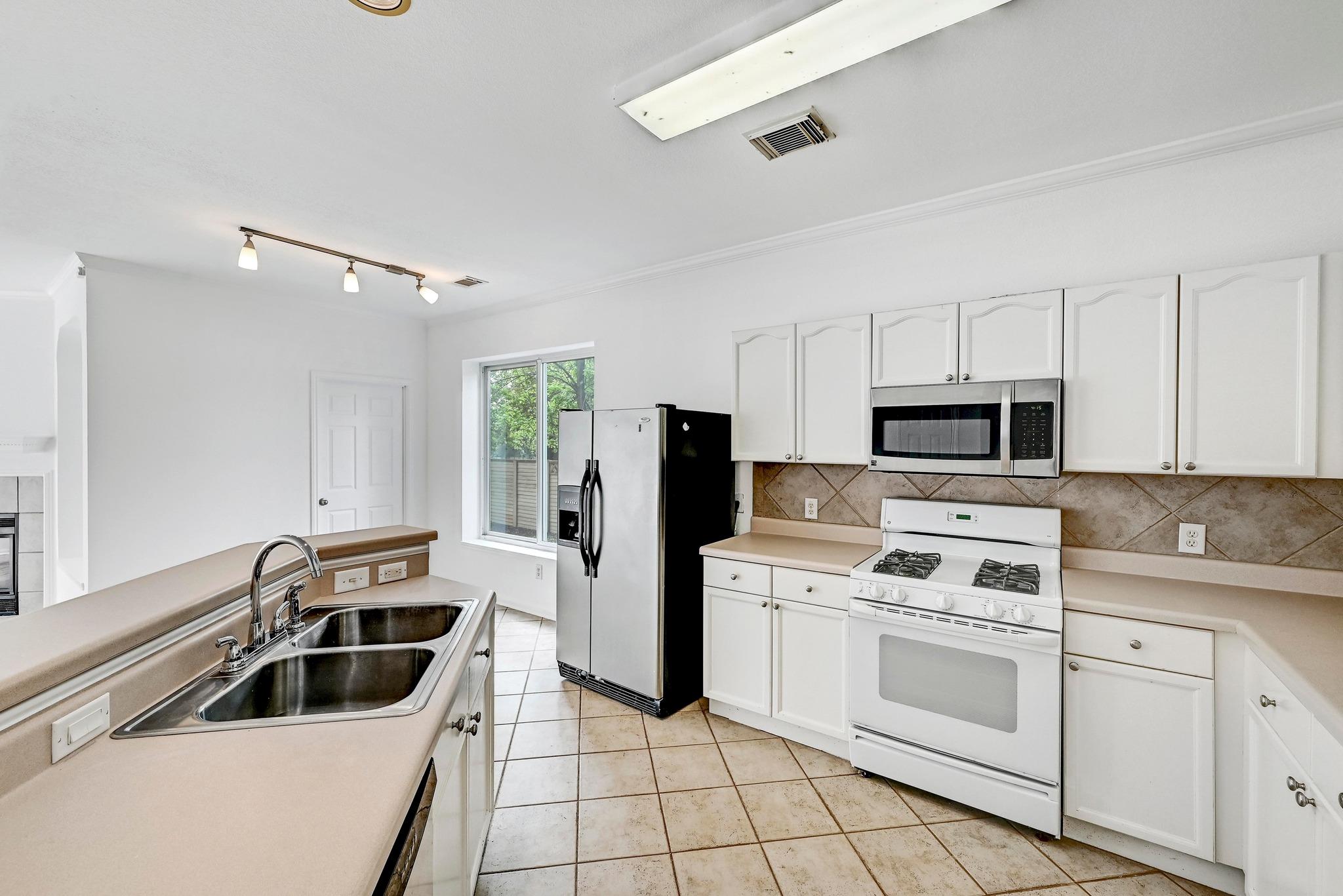 13401 Lamplight Village Ave, Austin, TX 78727