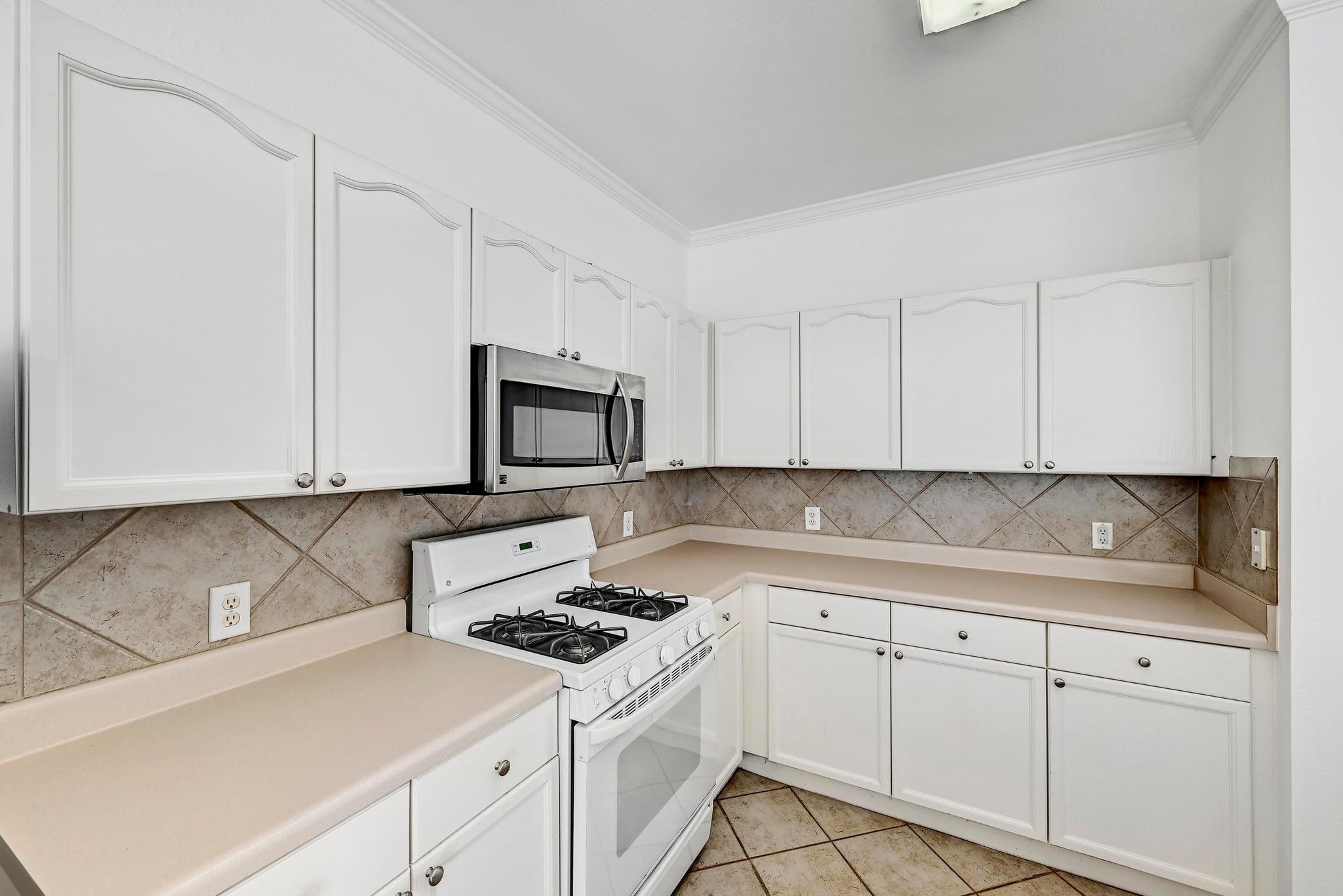 13401 Lamplight Village Ave, Austin, TX 78727